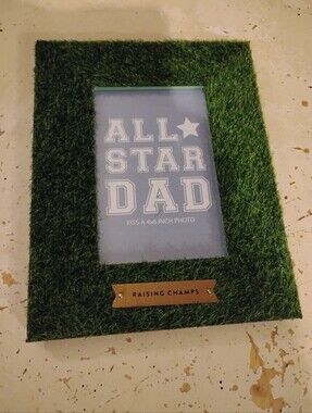 DAN DEE INTERNATIONAL LLC. Photo 4x6 Inch Frame Decorational Imitation Of Grass